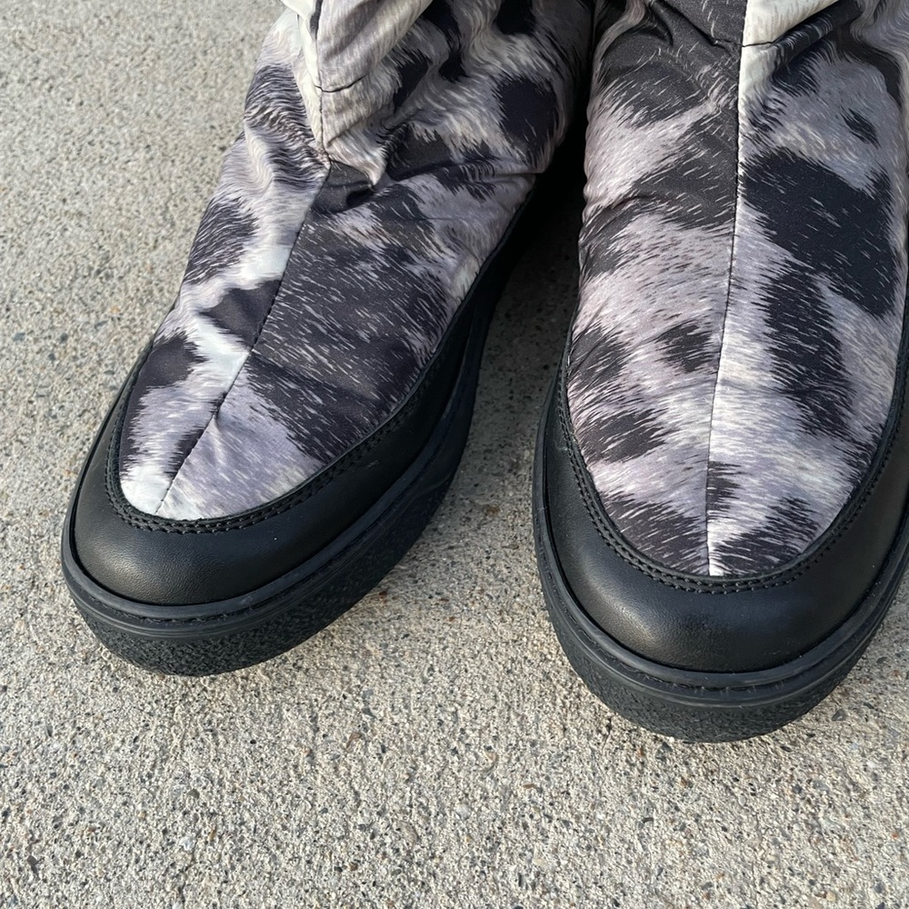 Moncler | Black and White Leopard Down Snow Boots - Picture 2 of 6